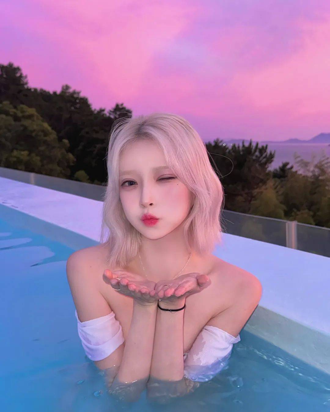 可爱兼具性感的小姐姐