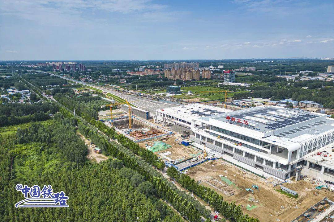 廊坊北站和廊坊西站在施工过程中大量采用低碳节能环保技术,站房幕墙