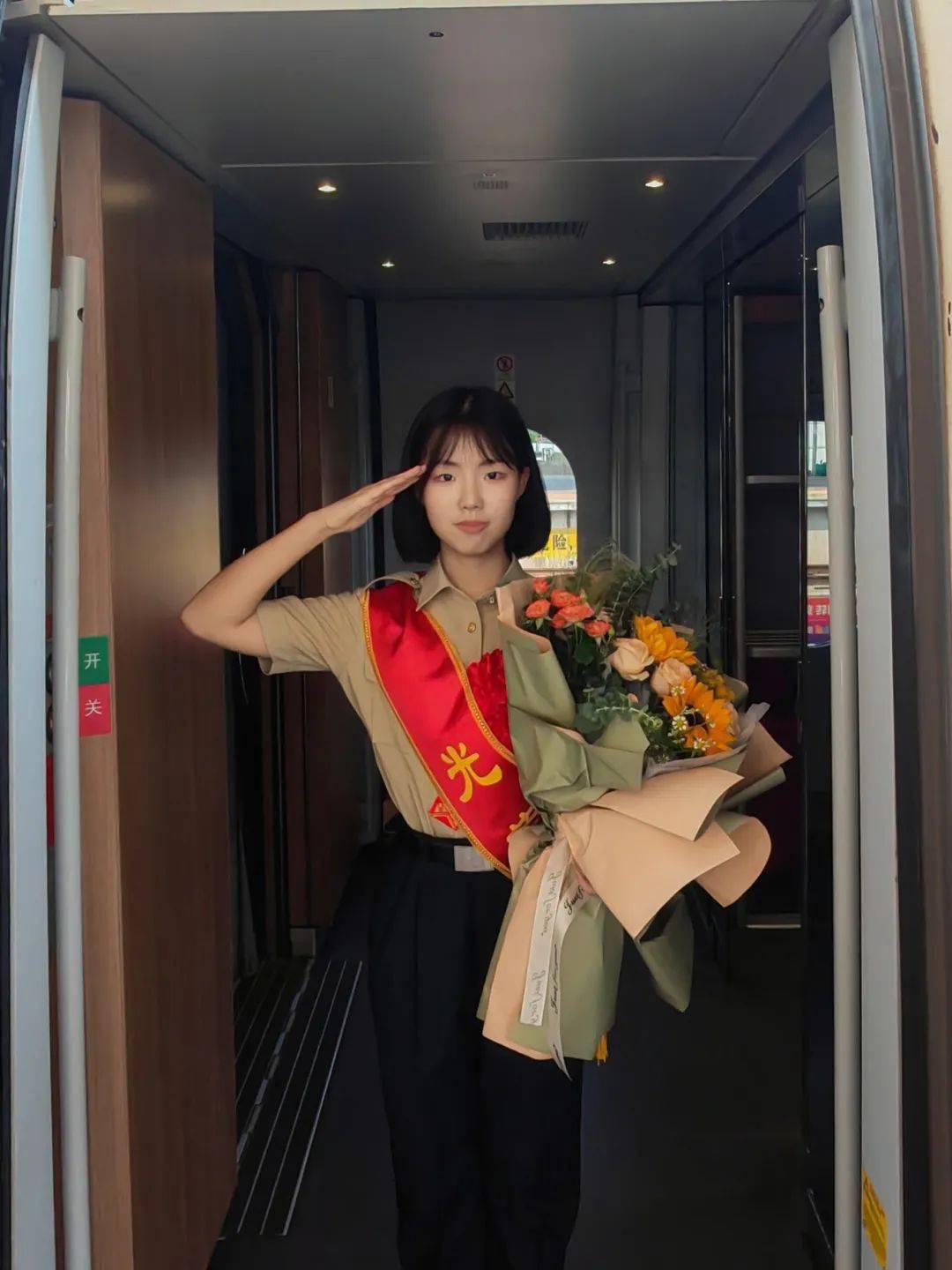 榜样力量 | 退役火箭军女兵荣耀归校,军训场上展飒爽英姿