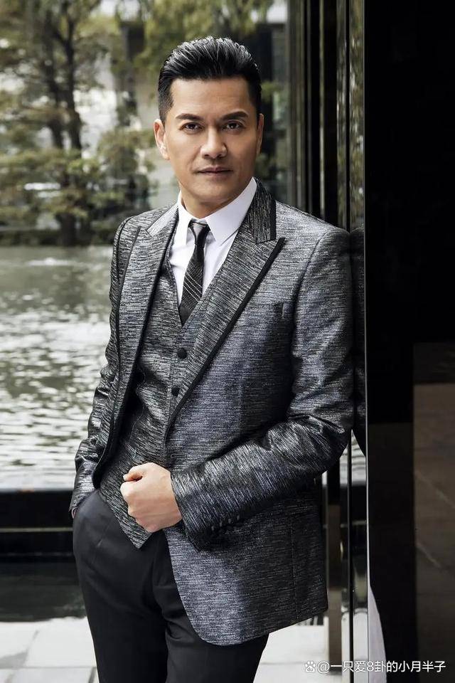 根据面相学而言,吕良伟这双眼睛是妥妥的桃花眼,小编给大家科普一下何