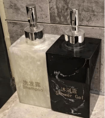 探讨！宾馆酒店等经营者将洗护用品分装后供顾客使用的行为是否违法？应如何定性和处罚？