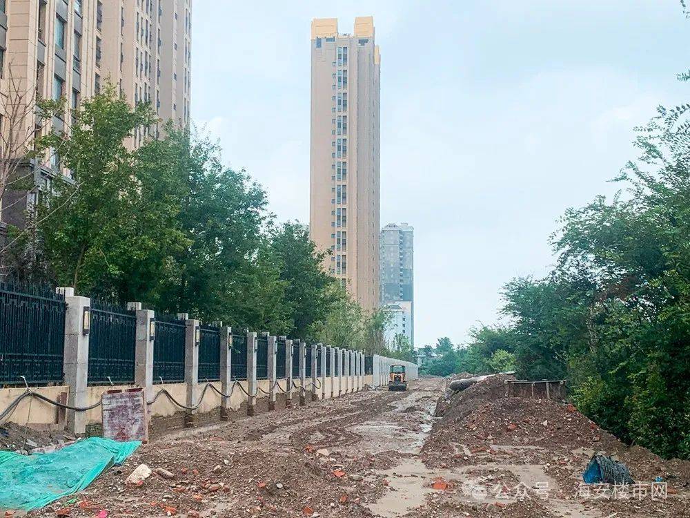 奥体新城·首府二期紧邻海安地标体育中心 ,东临海安财富客厅,西靠