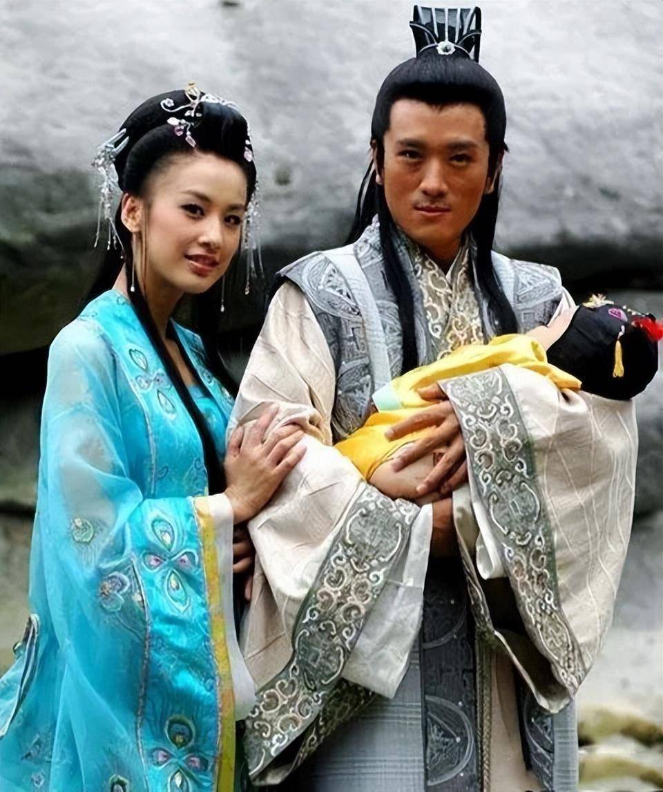 从"国民初恋"沦落到卖货柜姐?《红苹果乐园》主角团现状太唏嘘