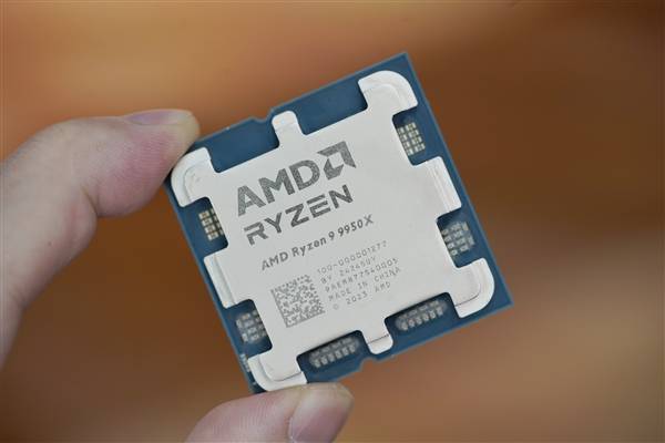 AMD微代码升级：锐龙9000核心间延迟骤降58％