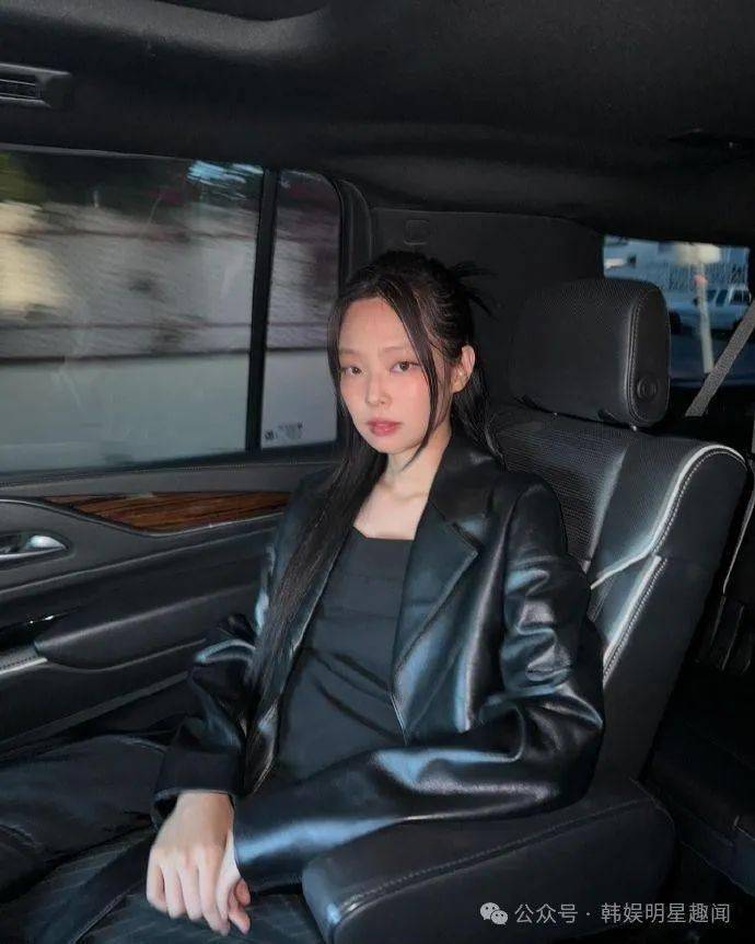 jennie和人气男歌手,美国聚餐被偶遇