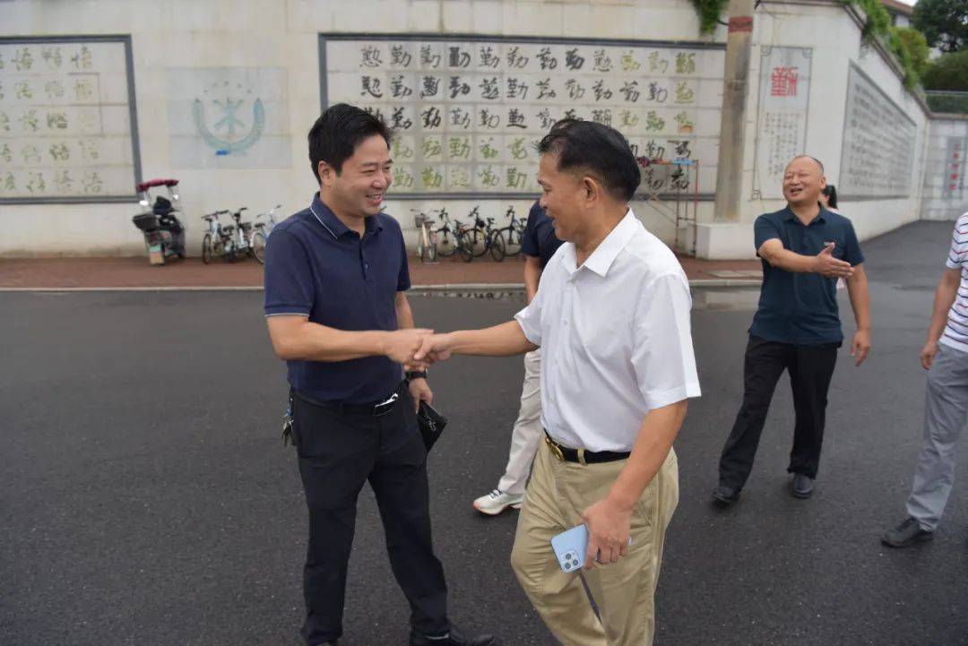 交流互鉴话育人 畅叙友谊谋共赢--衡东二中校领导,老师一行来我校参观