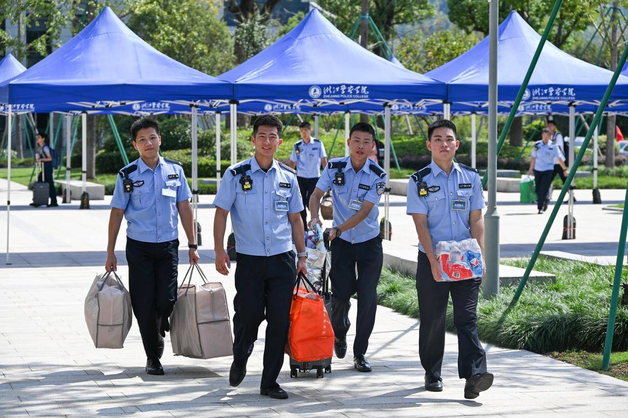 浙江警察学院校服图片