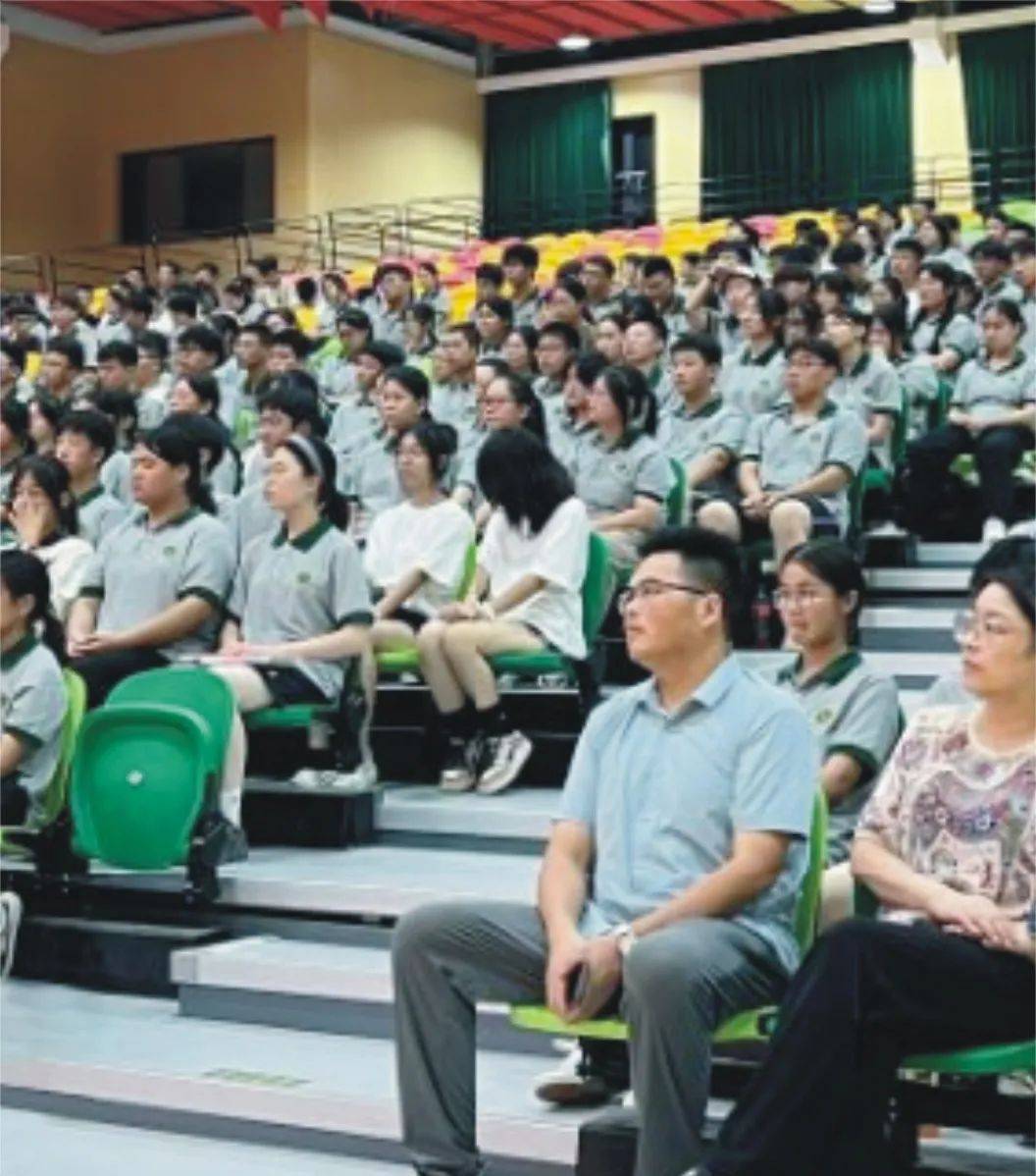 绍兴国杰实验学校校服图片