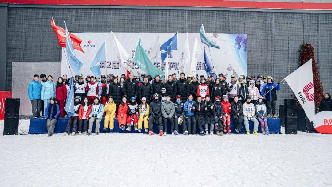 “热雪奇迹杯”第2届中国大学生室内滑雪联赛(西安站)顺利完赛_大回转_体育_比赛