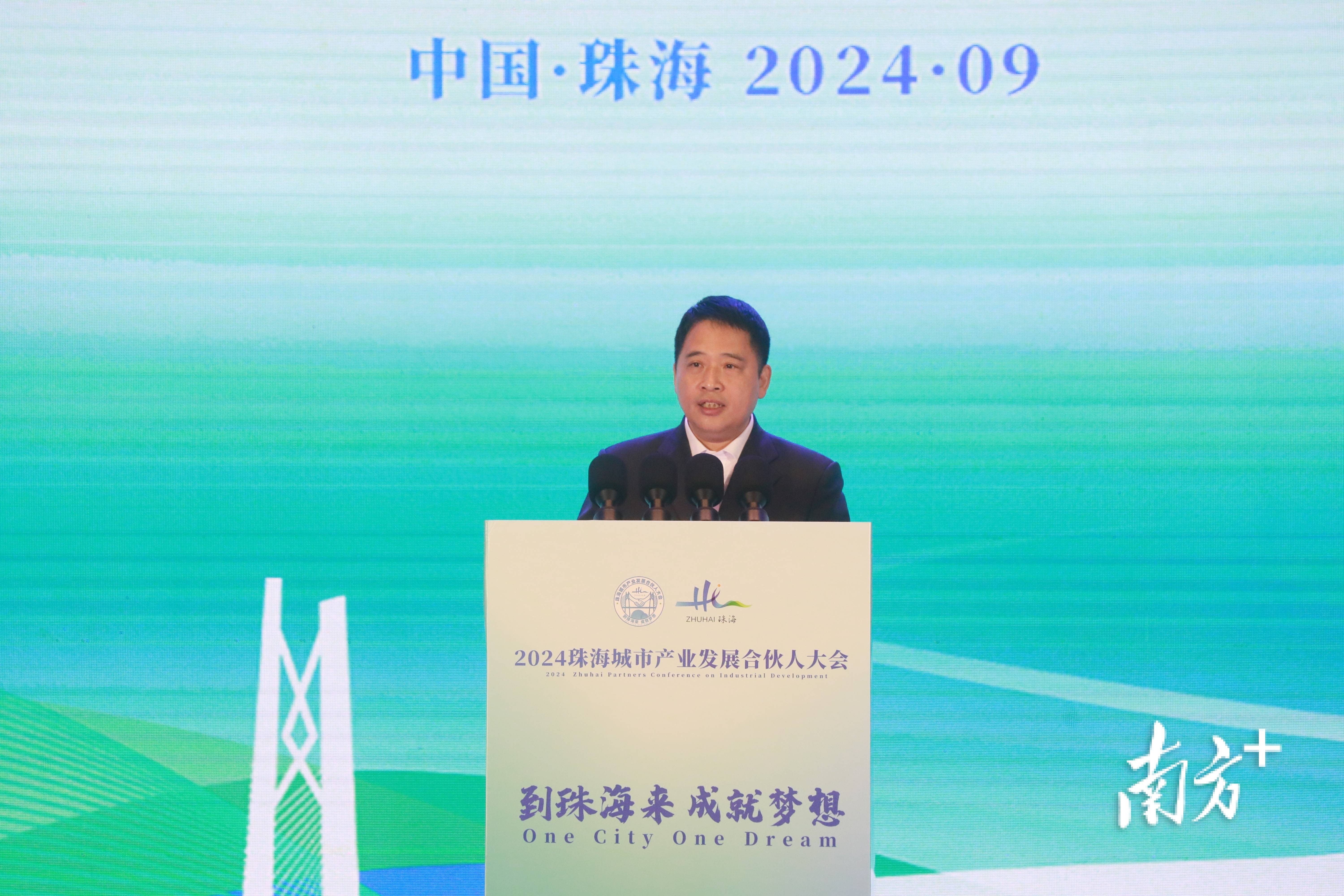 面对近600家企业,珠海市长黄志豪作出三个承诺