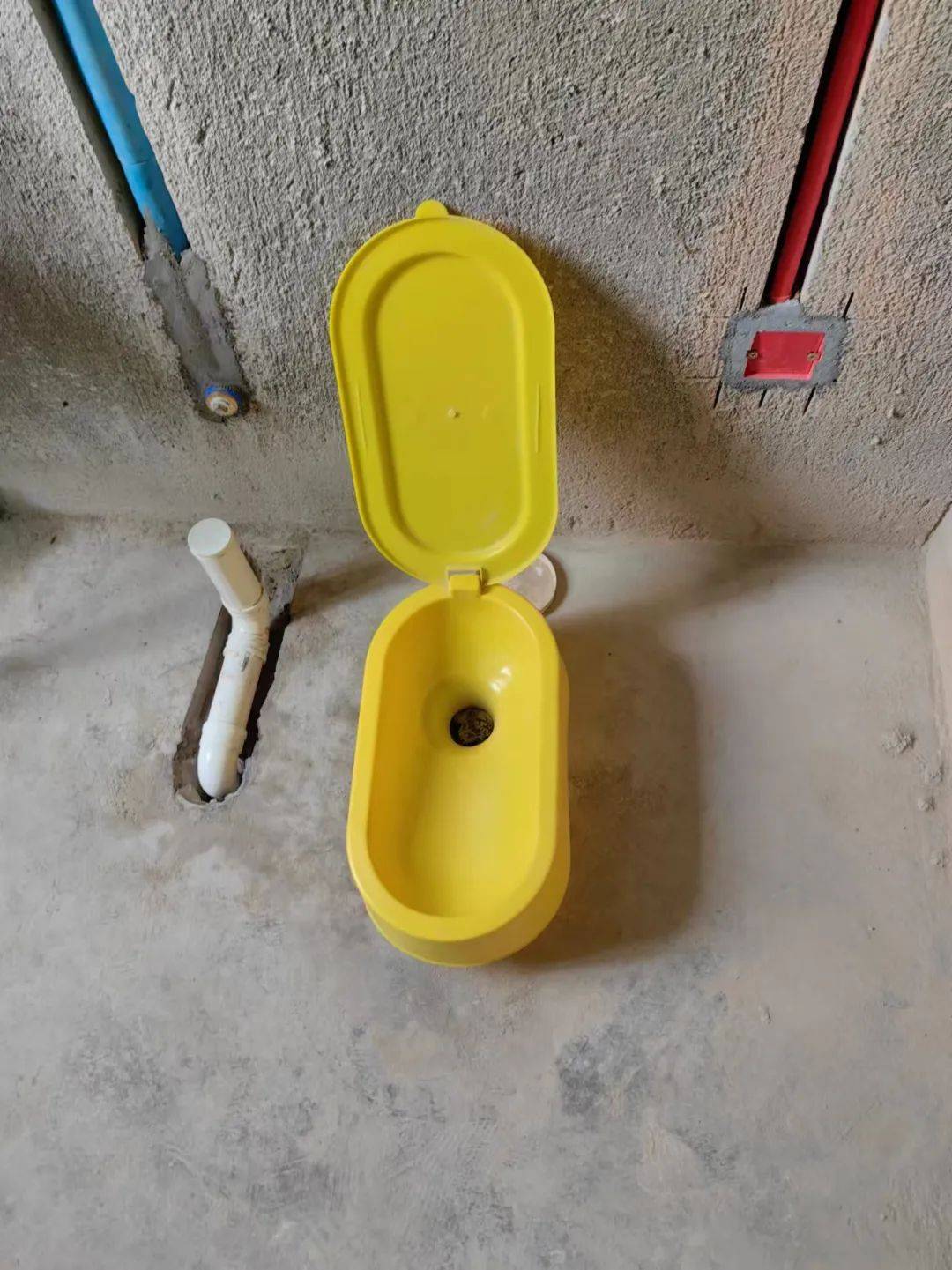 ④开关插座盒已盖板,下水管帽已盖上,⑤小便斗已清洗