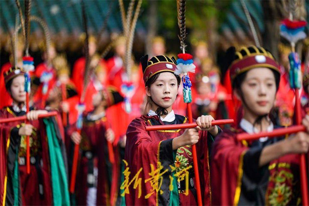 千古礼乐归东鲁，祭孔大典上演“八佾舞”_王锋_俞丹_启户
