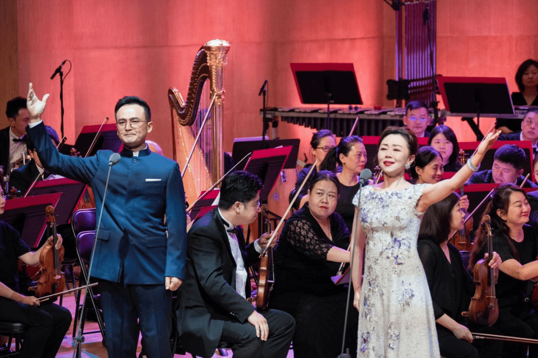 由许红霞,吕宏伟共同呈现的歌曲《是你一直想着我》,饱含深情,旋律