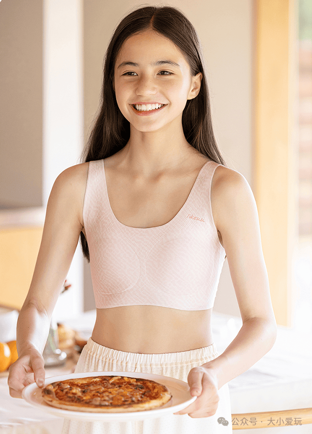 这件我们青春期时觉得难以启齿的事,恰恰是最应该告诉女儿的,家长们都