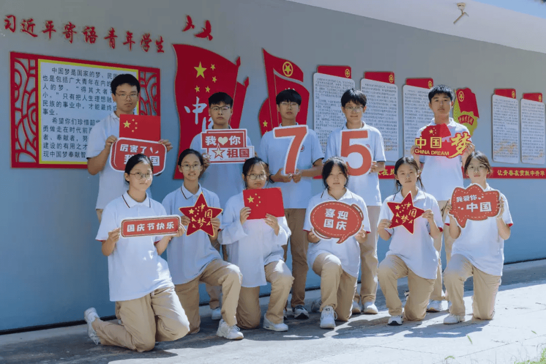 我与国旗合个影!宝应城北初中师生花式告白祖国