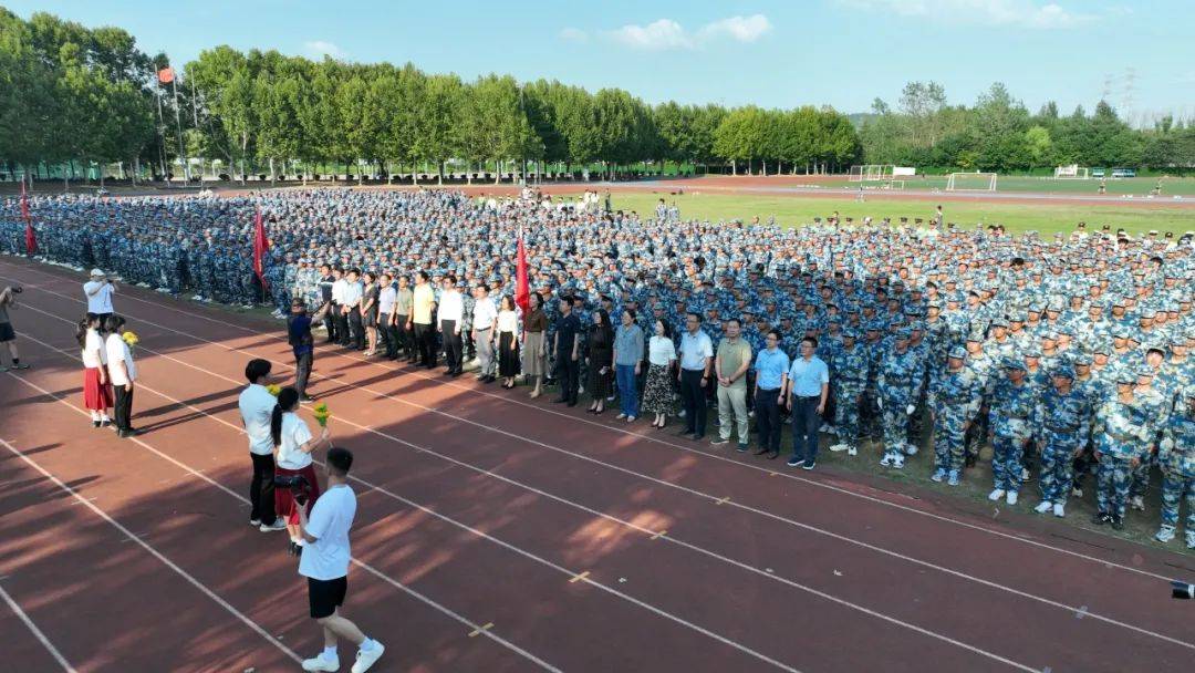 我校举行2024级新生军训会操暨开学典礼_党委委员_青春_南信院