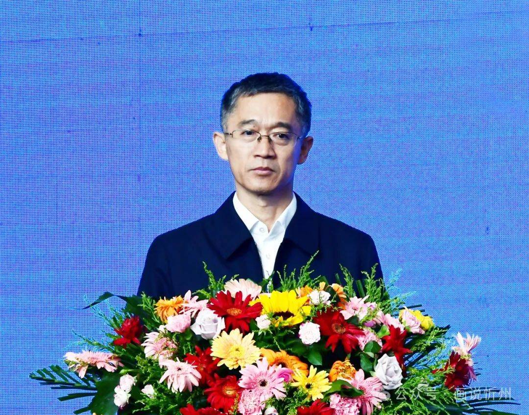 忻州市副市长李硕讲话并宣布房展会正式开幕山西画报忻州讯(张志远 樊