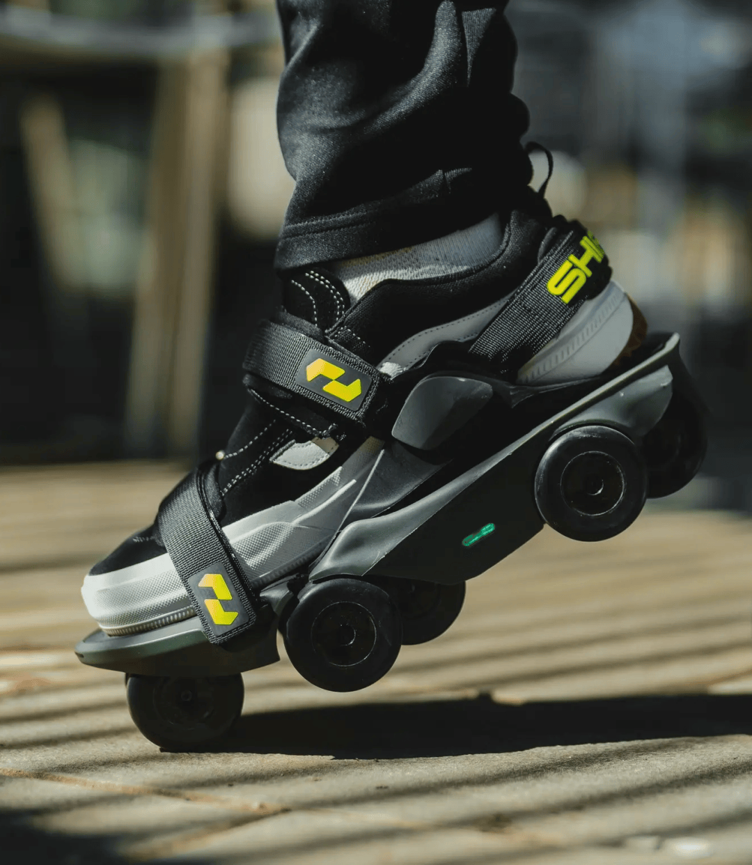 穿在脚上的电动车，这款8000 元的「轮滑鞋」能让步行速度提升2 倍_搜狐网, image size:1080x1242
