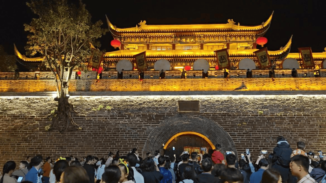 开城迎宾 建昌古城“仪式感”满满_乐舞_游客_礼仪