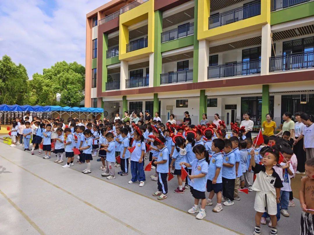 —柯城区万田乡中心幼儿园开展国庆主题活动