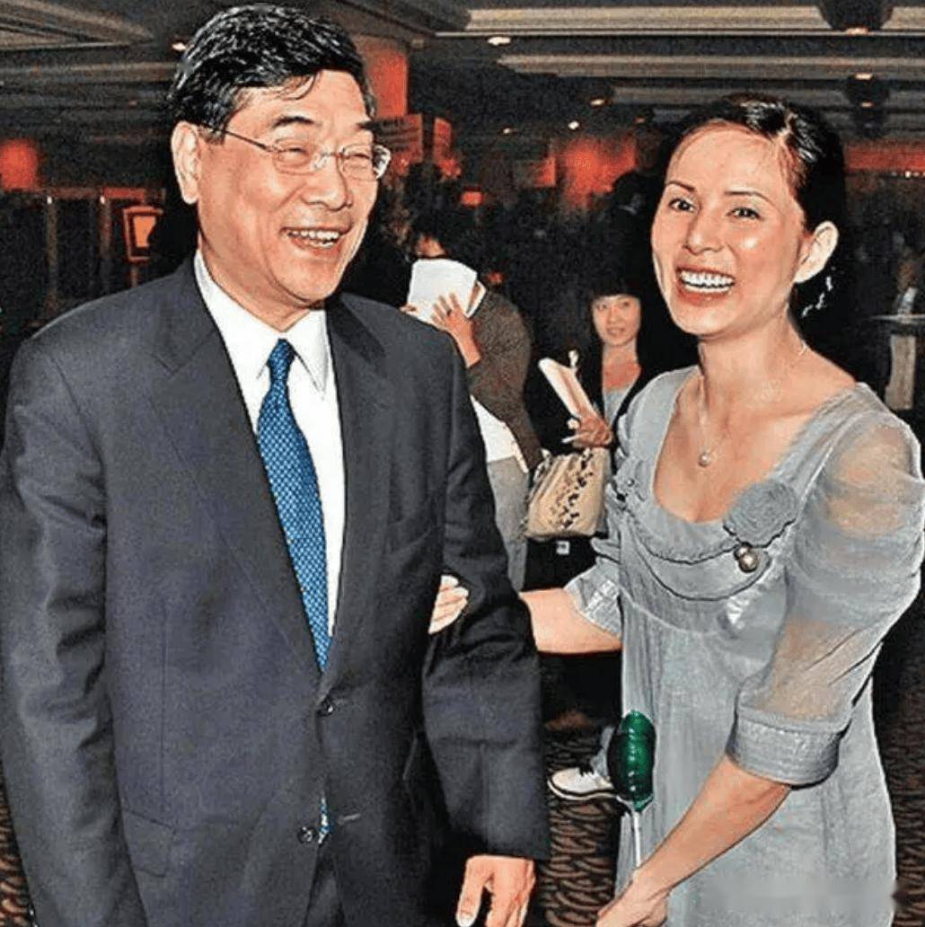 和富商郭应泉同居10年被抛弃如今58岁不婚不育的她美出新高度