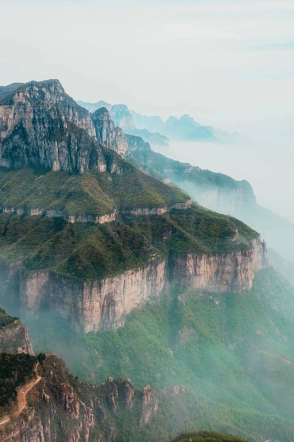 秦岭太行山中间的山图片