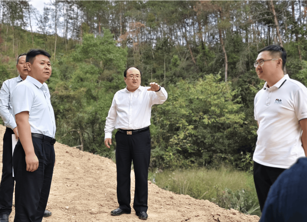 裴永波先后实地调研木子店镇应急指挥中心,邱家垱村