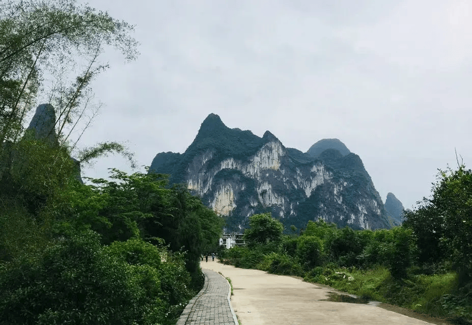 九马画山兴坪素以山水秀丽,景甲天下而著称,是中国旅游名县阳朔县的