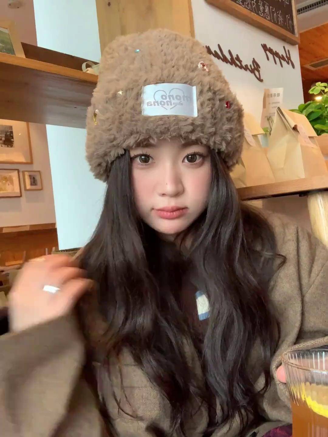 韩女喜欢的毛绒绒帽子!帽子 秋冬穿搭 韩风搭配 冬季搭配 毛绒帽