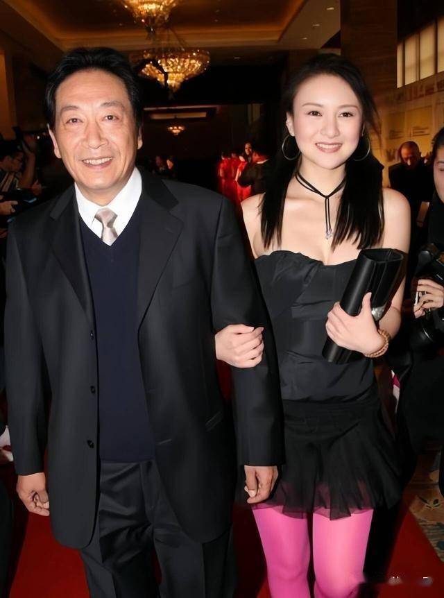演员饶芯语:31岁嫁68岁老戏骨,婚后生一儿一女,如今成人生赢家