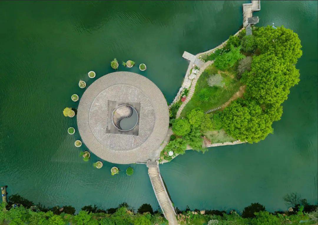 谭绍波)看戏(肖铁军)小埠雪景一(刘艳)晒秋(张海燕)聚贤亭(邓周)星空