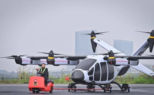 成都造“飞行汽车”家门口首飞