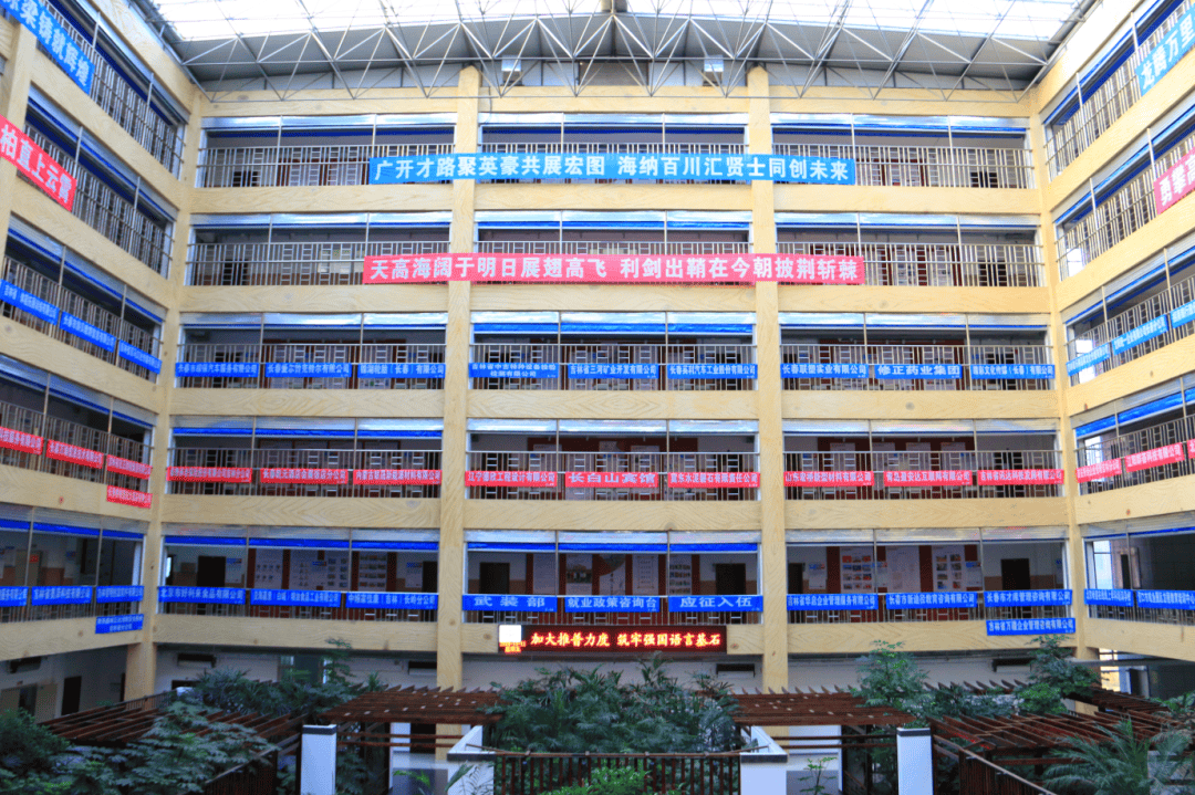 长春光华学院成功举办"奋斗青春 逐梦吉林"2025届毕业生秋季校园招聘