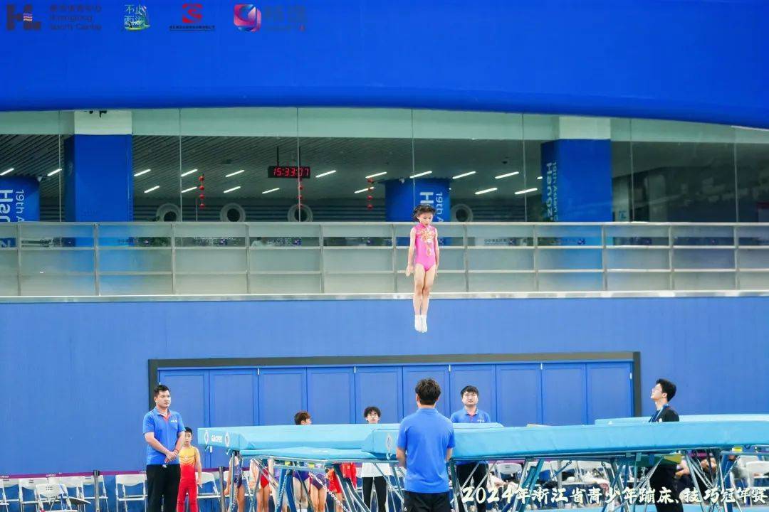 跳跃,翻腾,这些小将在黄龙上演"空中芭蕾"