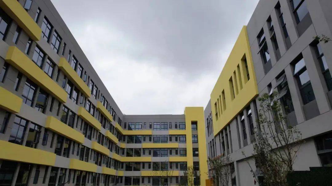 昆八中红云校区正式启用!