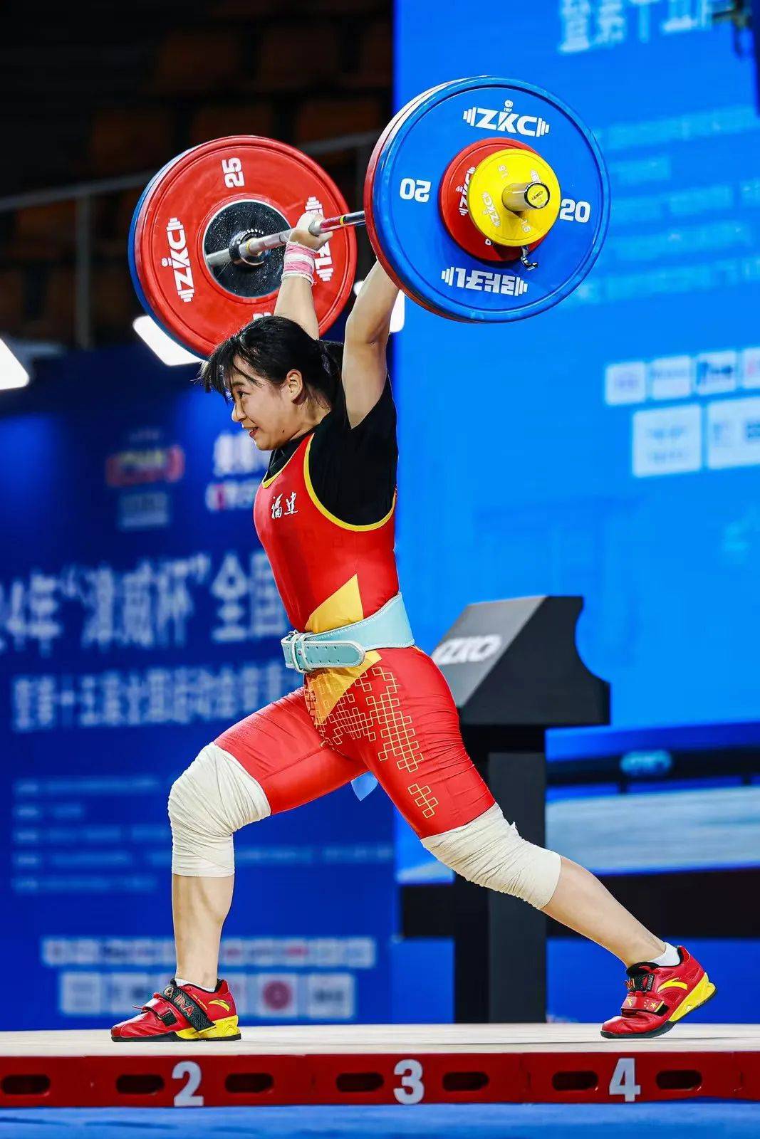 全国举重比赛!龙岩运动员获得2金1银1铜!