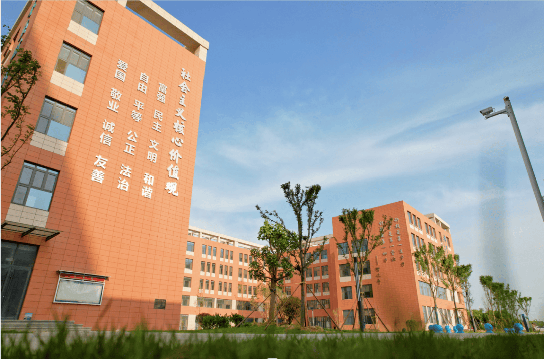 山东省莘县新城高级中学启动"三大步"励志教育