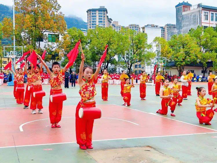 镇安二中校花图片