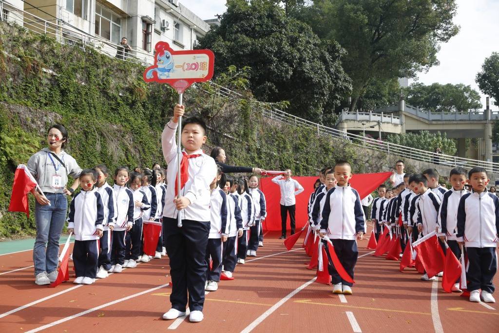 【新闻特写】恩施市实验小学110班: 运动场上展风采 博怀志远促成长