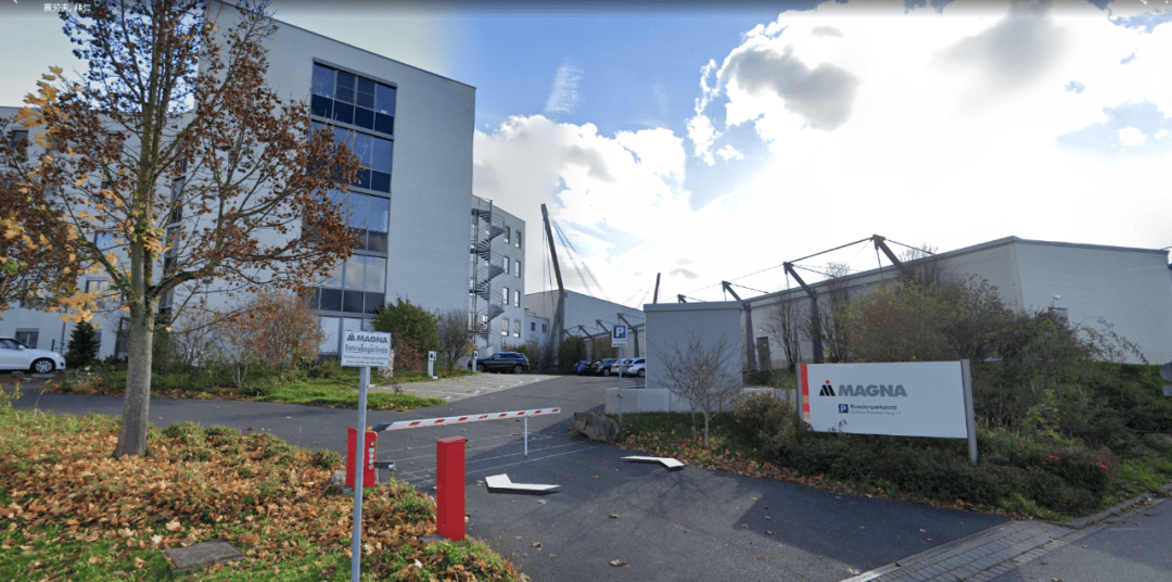 下车环眺四周满眼皆郁郁葱葱的森林植被,各式各样欧洲小镇建筑星罗棋