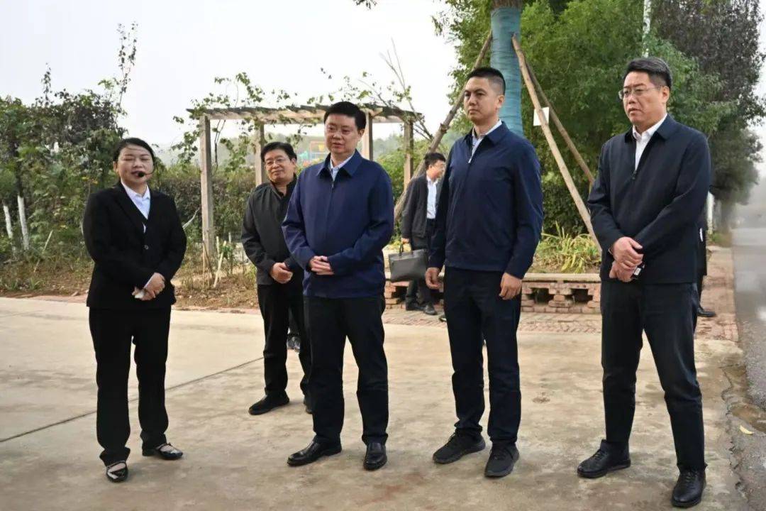 区委书记姜皓,枣阳市委副书记,市长孔令波,区委副书记,区长何胜出席