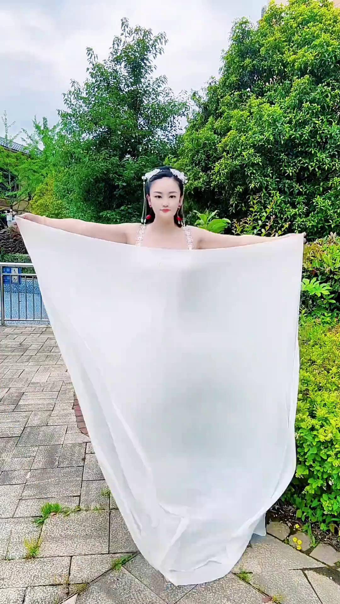 丝巾做古装太好看了 六一出去玩,带两条丝巾可以美美的一整天,几十套