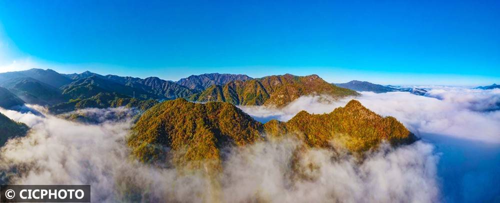 雾漫城乡 云绕山峦(图1)