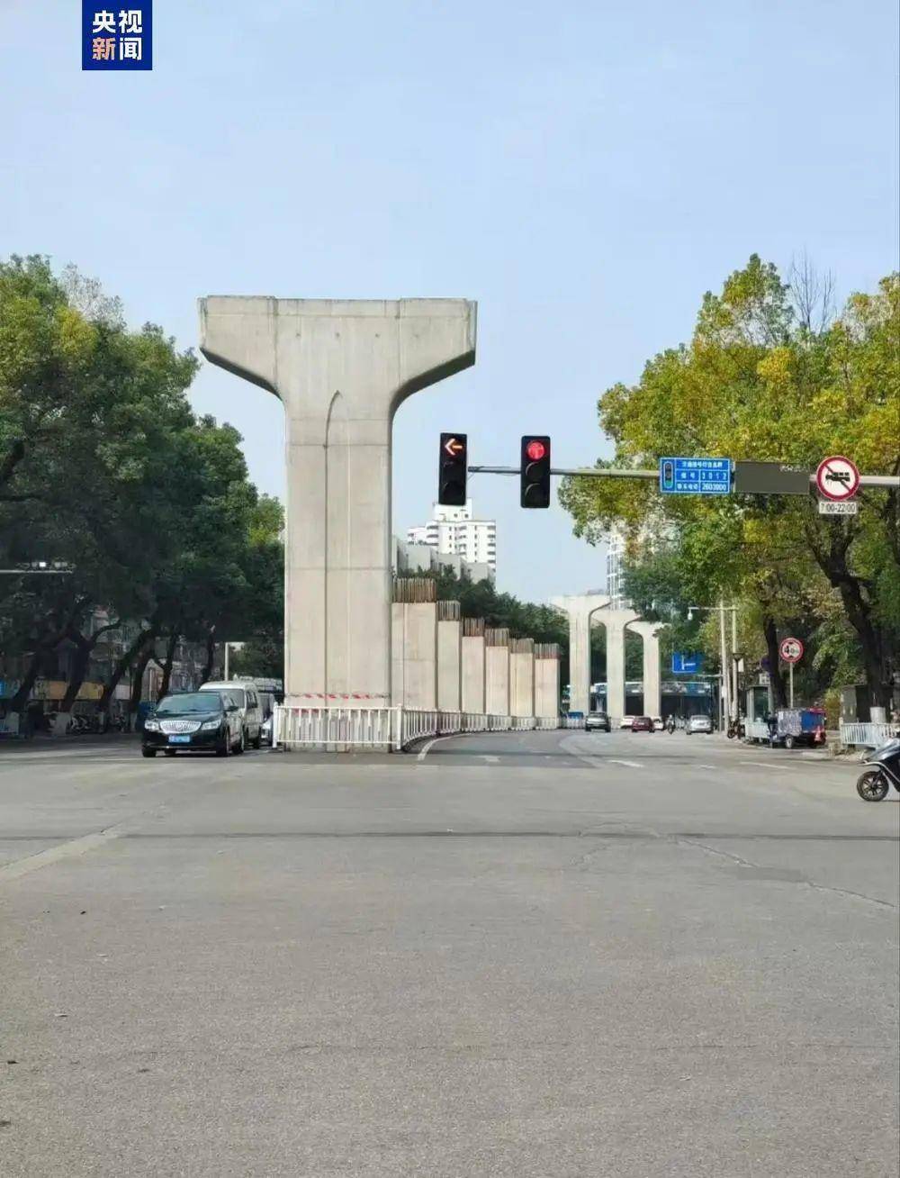 评论丨未批先建的“烂尾轻轨”被拆，城市发展岂能靠“赌”