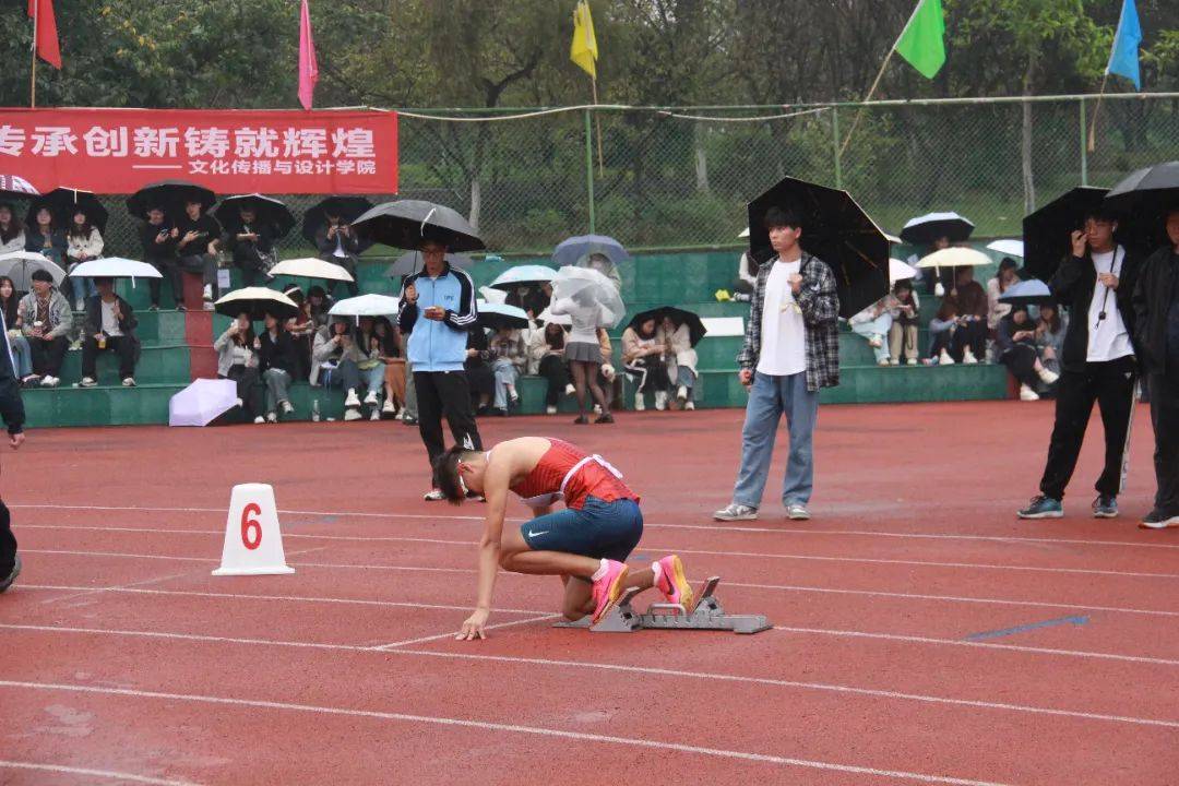 运动会||赛场激情与幕后故事——直击现场的采访之旅