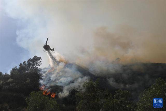 美国加州洛杉矶附近山火“失控” 多人受伤 美国加州洛杉矶附近山火“失控” 多人受伤