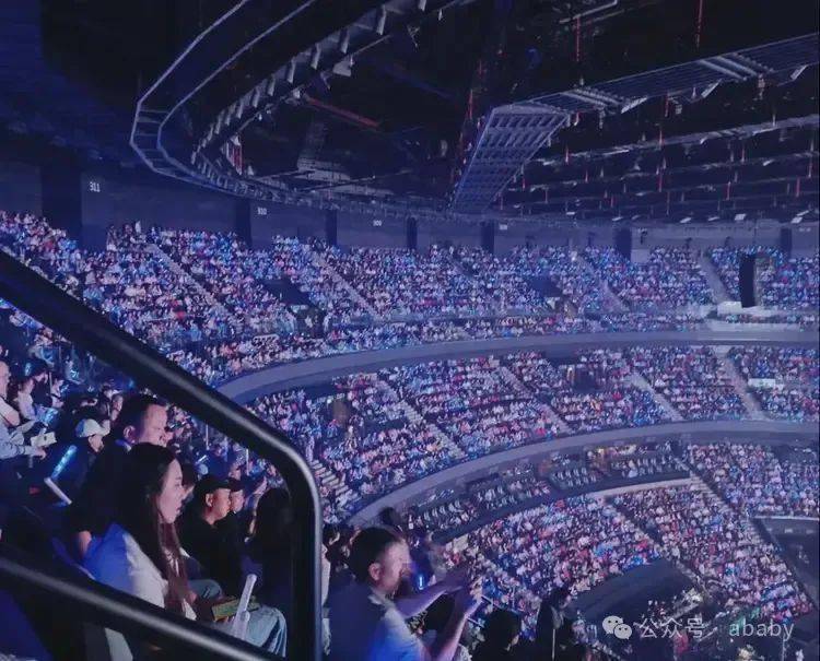 刀郎澳门演唱会到场支持的观众人山人海,赌王四太也到场支持,那英真的