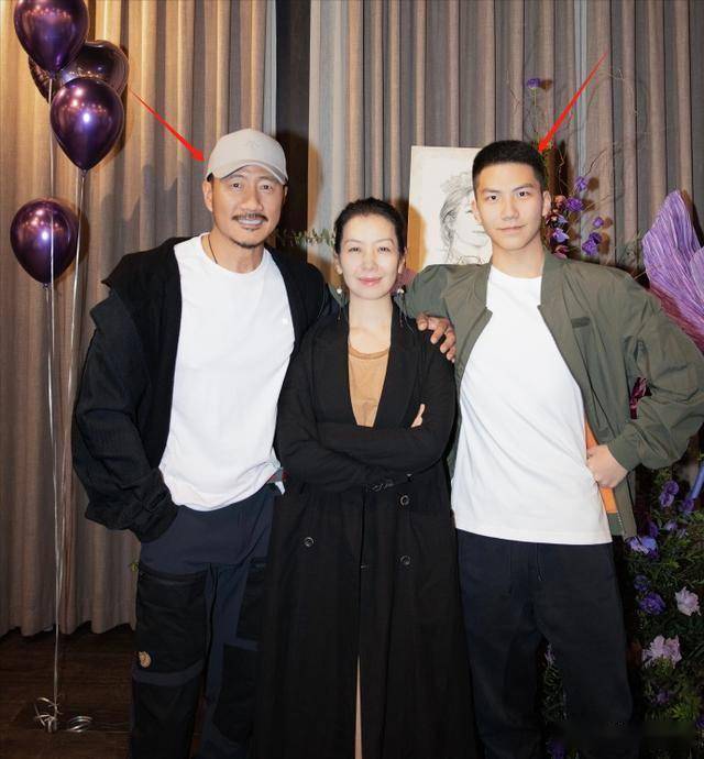 16岁康康身高近190颜值高,与妈妈生日仅隔一天_照片_刘嘉玲_孩子