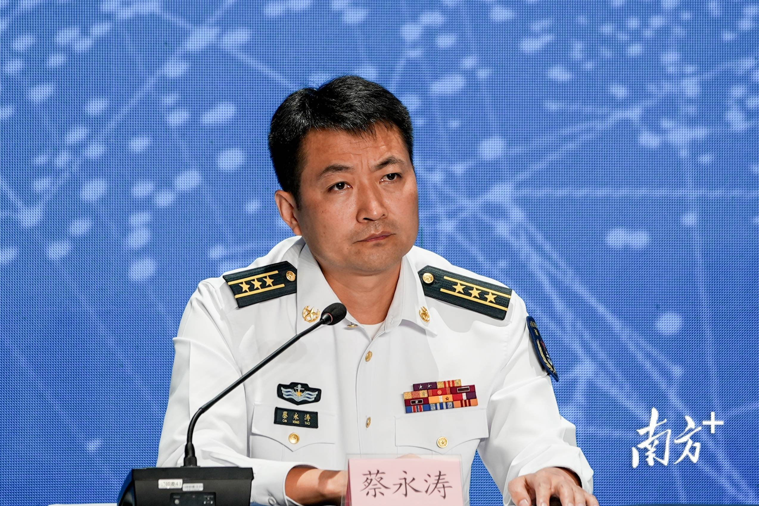 航展现场,空军举行了一场专题新闻发布会