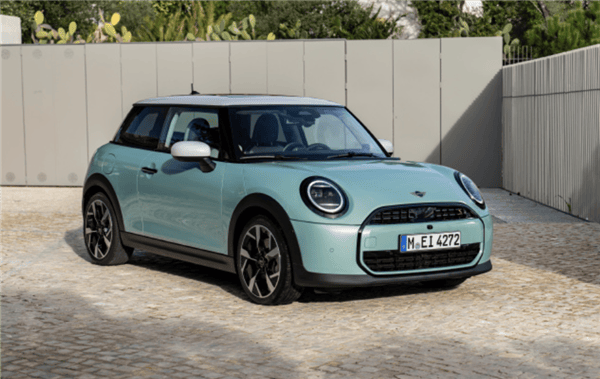 进口燃油小钢***！全新MINI COOPER家族正式上市：限时20.88万起(图4)